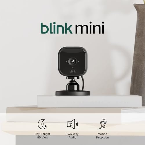 Blink Mini - Compact indoor plug-in smart security camera, 1...