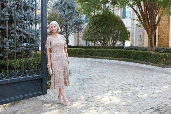 Alex Evenings Women's Midi Stretch Lace & Sequin Formal Dres...