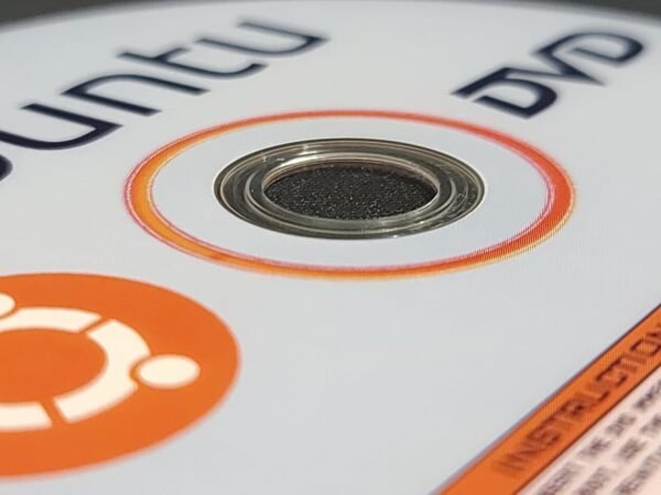 Official Ubuntu Linux LTS Latest Version - Long Term Support Release [32bit/64bit]